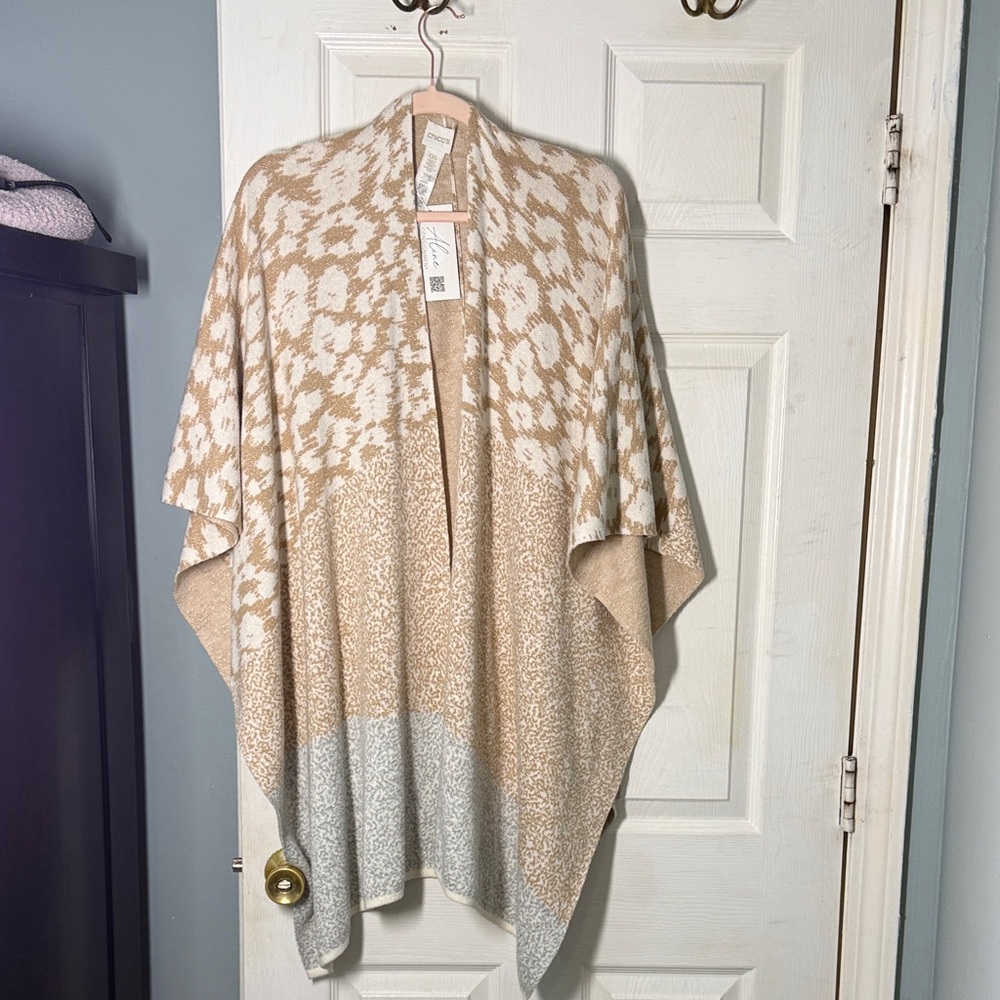 NWT Chico's Neutral Beige, White & Light Gray Knit Draped Cape